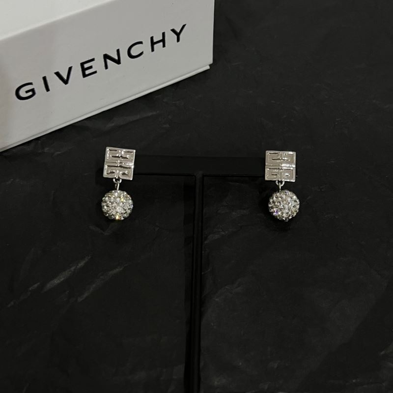 GIVENCHY
